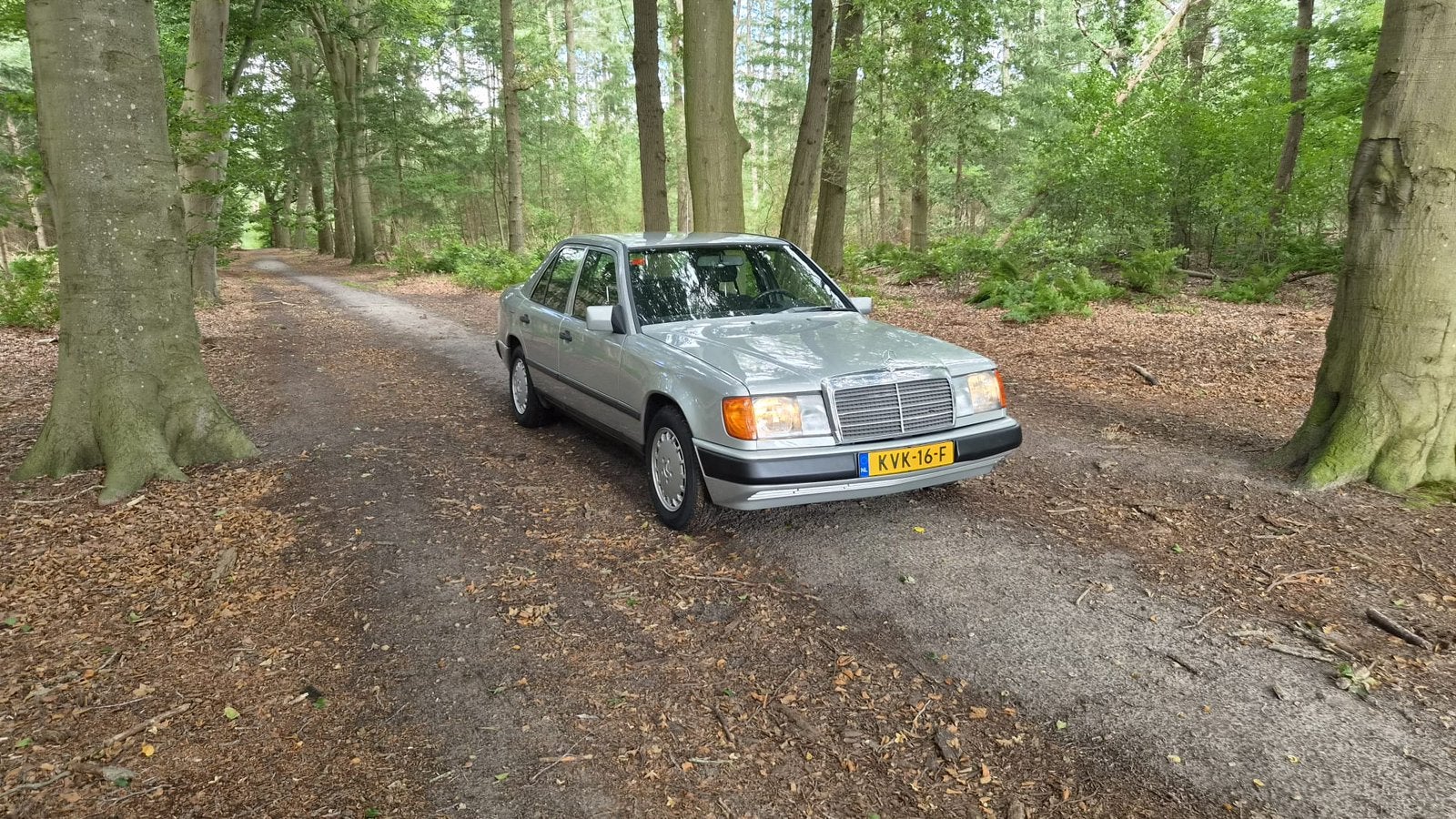 Mercedes-Benz 300d 1985 met AIRCO en apk belastingvrij w124, Auto's, Elektrische ramen, Zwart, 2996 cc, Bedrijf