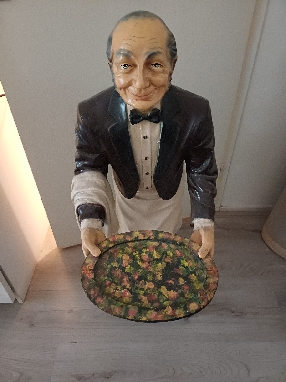 Unieke butler beeld met dienblad - Decoratief en functioneel, Ophalen of Verzenden