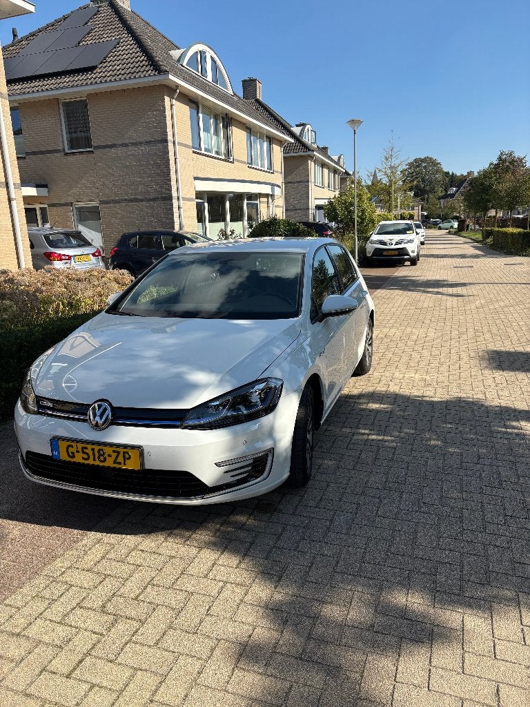 Volkswagen E-Golf Wit 2019 35 kWh, Dealer onderhouden, Wit, Origineel Nederlands, Elektrisch