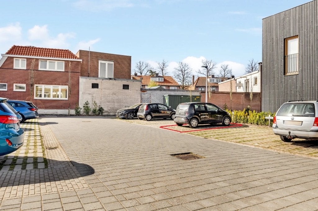 Ruime Parkeerplaats Hilversum Silenestraat –Bloemenbuurt, Huizen en Kamers, Garages en Parkeerplaatsen, Noord-Holland
