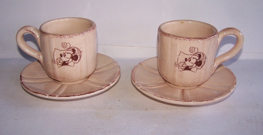 2 vintage koffiekopjes met schotel. Disney Paris Resort., Nieuw, Ophalen of Verzenden, Overige stijlen, Kop(pen) en/of Schotel(s)
