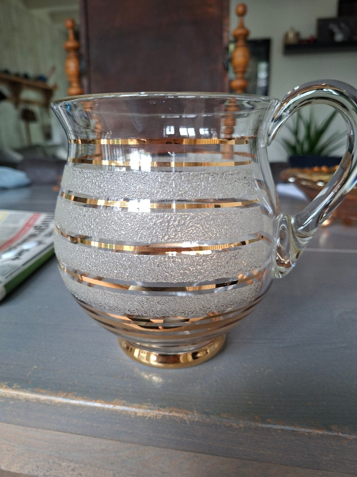 Glazen kan met goudkleurige strepen., Antiek en Kunst, Ophalen of Verzenden