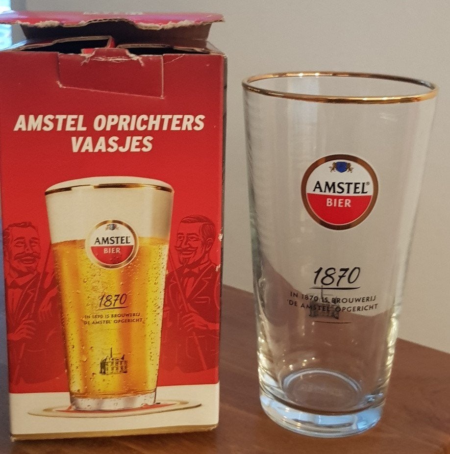 Glas Amstel oprichters Vaasje 1870 in originele doos - NIEUW, Verzamelen, Ophalen of Verzenden, Nieuw, Glas of Glazen, Amstel