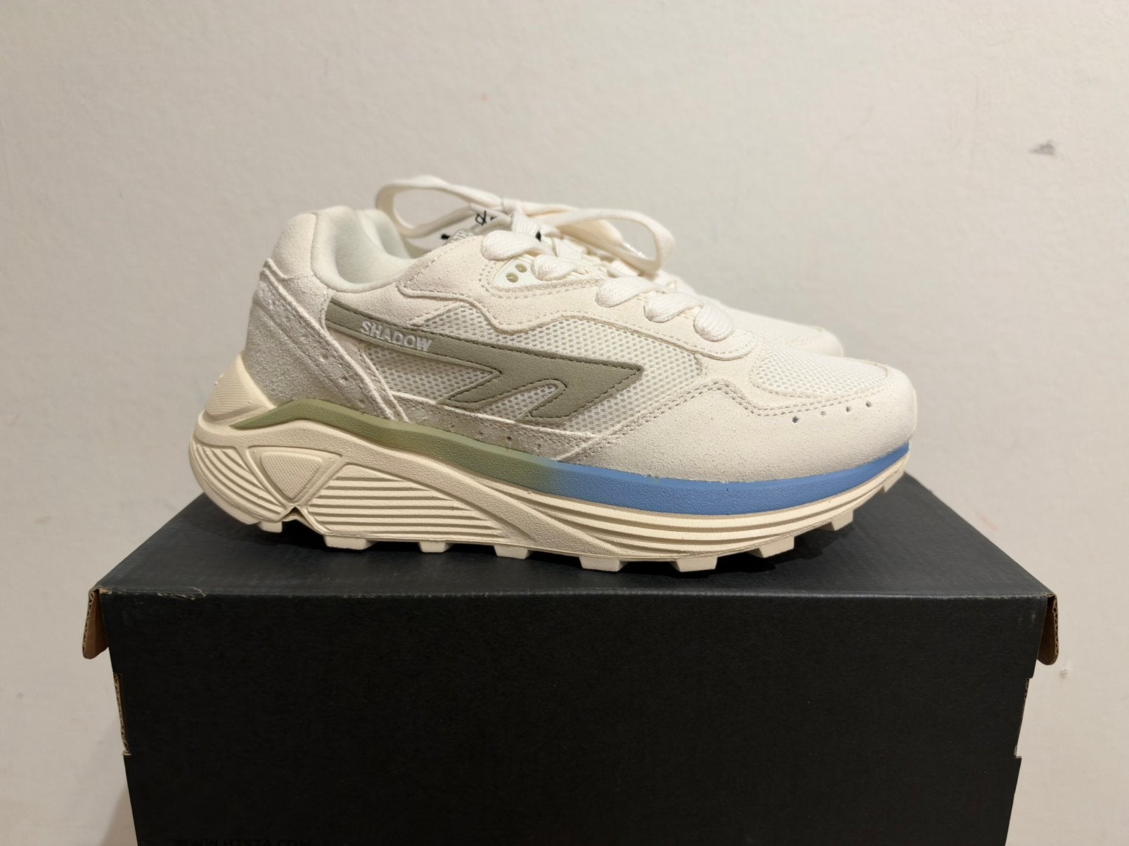 Te koop nieuwe Hi Tec HTS Shadow RGS maat 39, Nieuw, Ophalen of Verzenden, Sneakers of Gympen, 123@home.nl