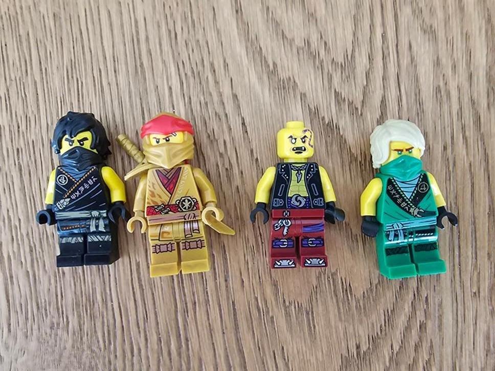 Lego ninjago 71736 en 4 mini figuren en andere set, Kinderen en Baby's, Speelgoed | Duplo en Lego, Ophalen of Verzenden