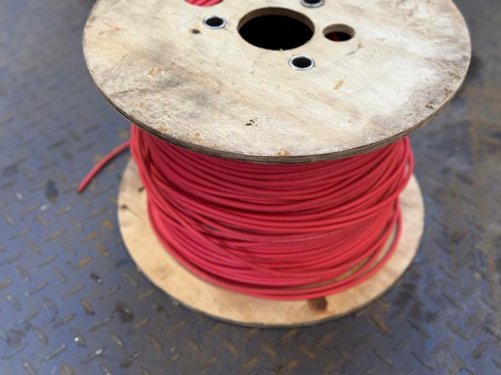 Volle rol rode solarkabel 6 mm² – H1Z2Z2-K – ca. 500 meter, Ophalen, Zo goed als nieuw, Kabel of Snoer