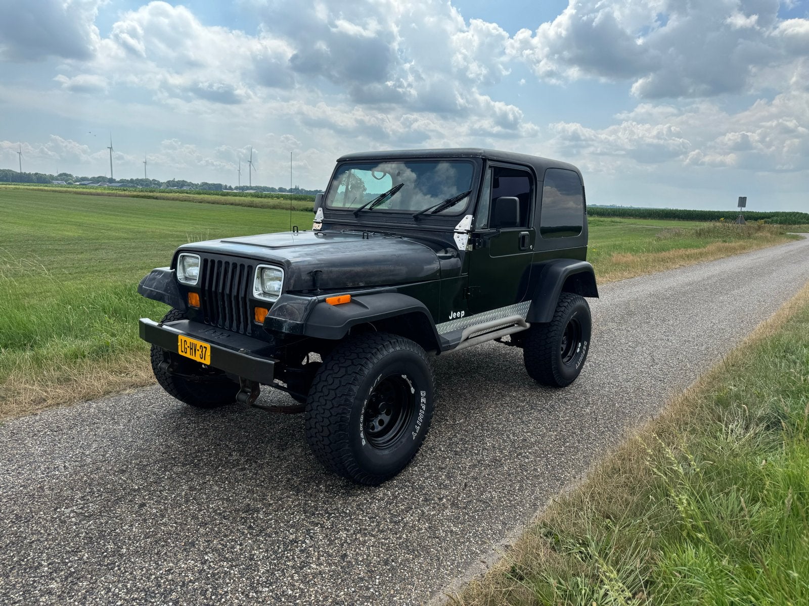 Jeep Wrangler YJ 6 cilinder, 450 kg, Zwart, 2500 kg, Zwart