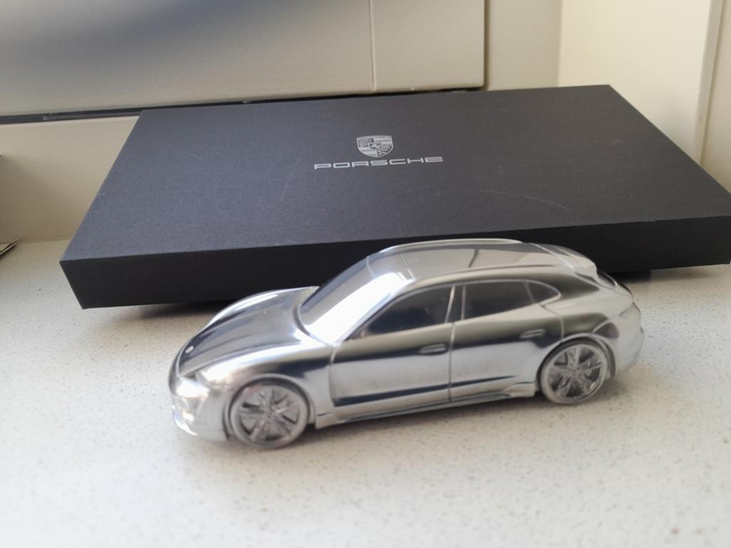 Porsche Taycan massief metaal Porsche uitgave, Verzenden, Auto's