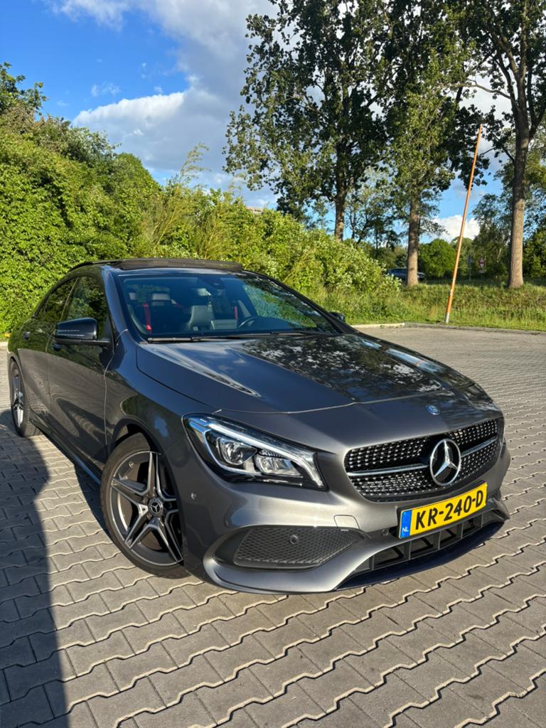 Mercedes-Benz CLA 180 122pk 7G-DCT 2016 Grijs, Auto's, Zwart, 4 cilinders, 715 kg, 122 pk
