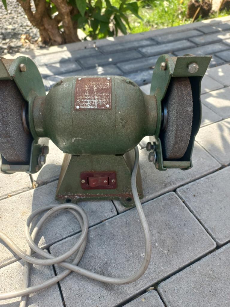 Oude Werkbankslijpmachine - Robuust en Functioneel, Doe-het-zelf en Verbouw, Gereedschap | Slijpmachines, Ophalen, Gebruikt, Minder dan 700 watt