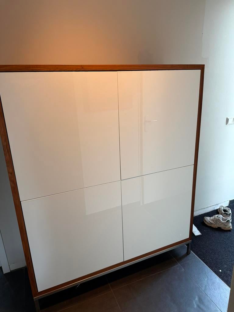Massief noten kast, Huis en Inrichting, Kasten | Roldeurkasten en Archiefkasten, Ophalen, Zo goed als nieuw, 25 tot 50 cm, 200 cm of meer