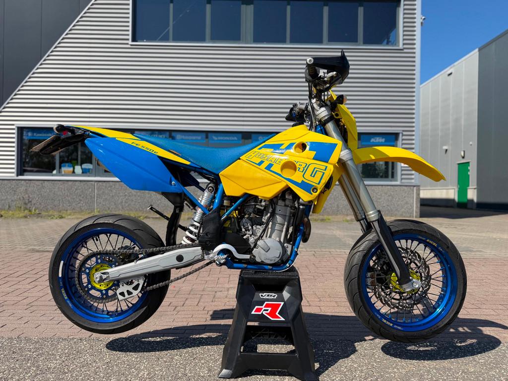 Husaberg/KTM FE 550 Supermotard Supermoto SMR A2 rijbewijs, Ktm, Bedrijf, Meer dan 35 kW, Mattighofen
Mattighofen  Mattighofen, AT