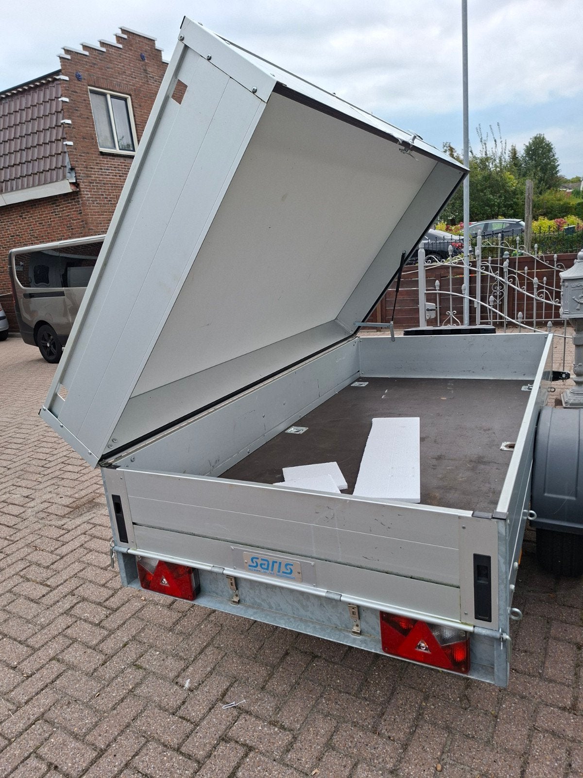 Saris aanhangwagen met deksel - Zo goed als nieuw, Auto diversen, Aanhangers en Bagagewagens, Ophalen of Verzenden, Zo goed als nieuw