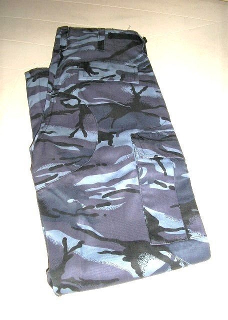 Camouflage broek zgan. maat 140-152, Ophalen of Verzenden, Zo goed als nieuw, Jongen of Meisje, Broek