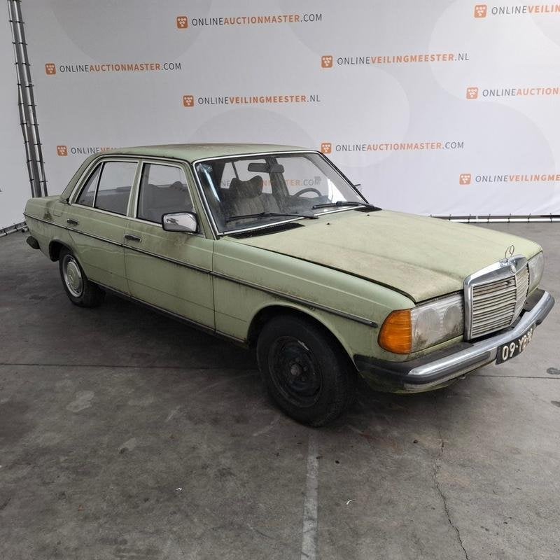 Personenauto, Mercedes-Benz, 230, 230, GROEN, 1977, Achterwielaandrijving, Overige modellen, 4 cilinders, 2299 cc