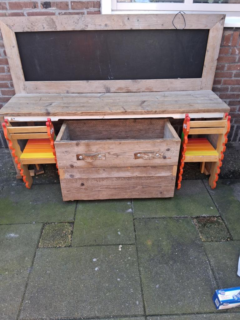 Houten kinderbankje met krijtbord en opbergruimte, Ophalen of Verzenden, Gebruikt, Overige typen