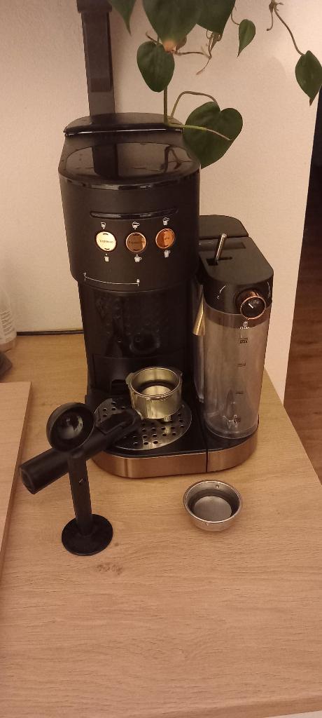 Blumill Koffiemachine met melkopschuimer, Witgoed en Apparatuur, Koffiezetapparaten, Ophalen, 10 kopjes of meer, Koffiemachine