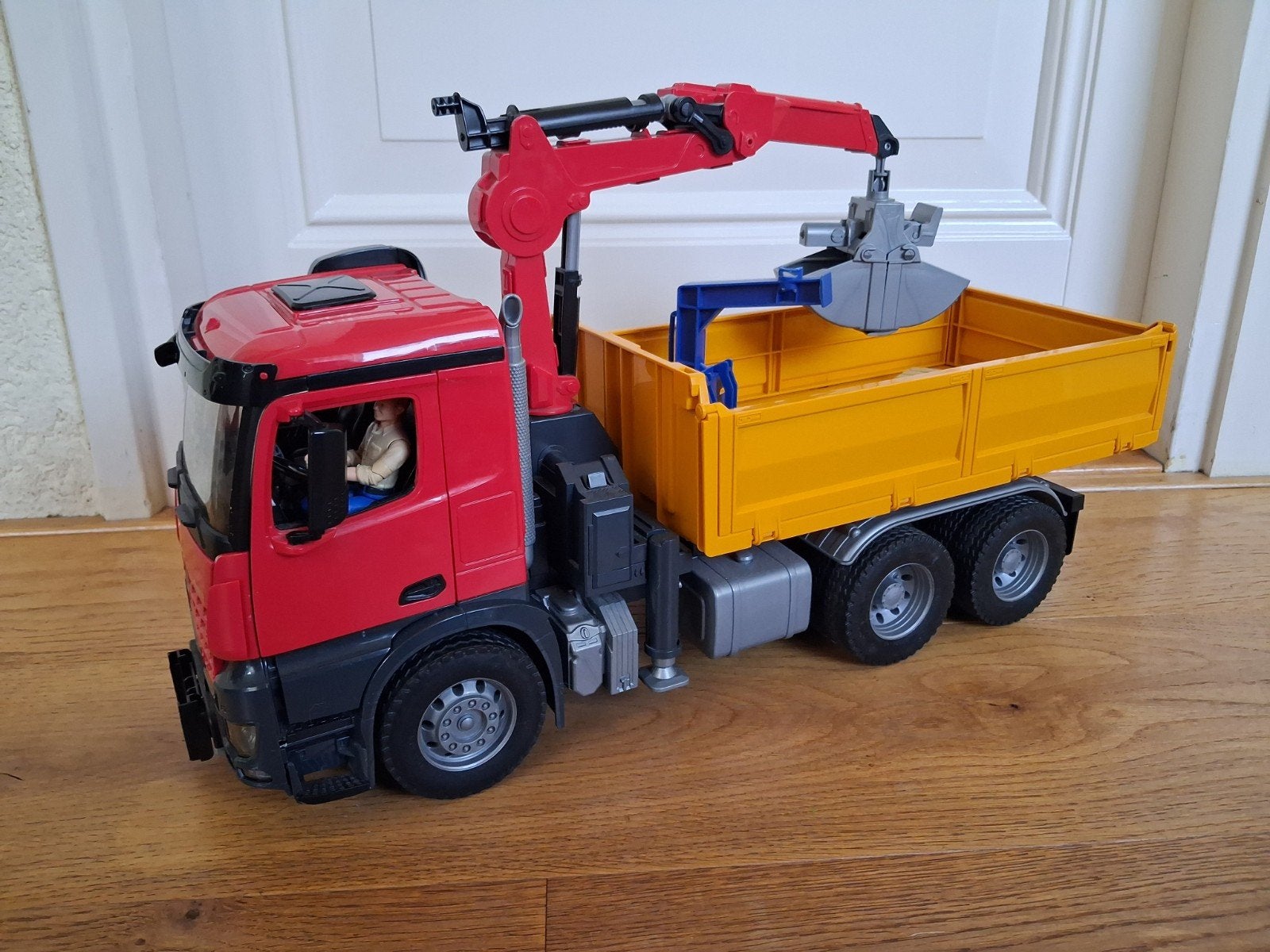Bruder vrachtwagen met kraan, Ophalen of Verzenden, Gebruikt