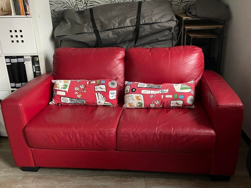 Modern rood leren tweezitter, Huis en Inrichting, Ophalen, 150 tot 200 cm, Tweepersoons, 75 tot 100 cm