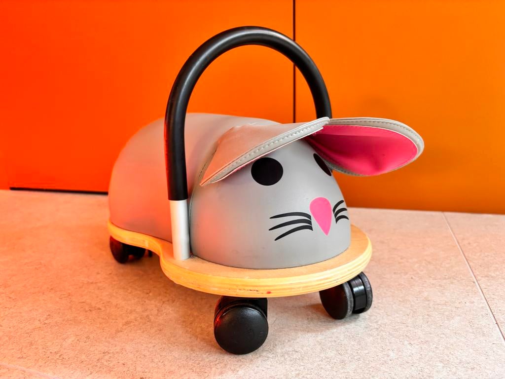 Wheelybug loopauto muis - Zo goed als nieuw, Kinderen en Baby's, Speelgoed | Buiten | Voertuigen en Loopfietsen, Ophalen of Verzenden