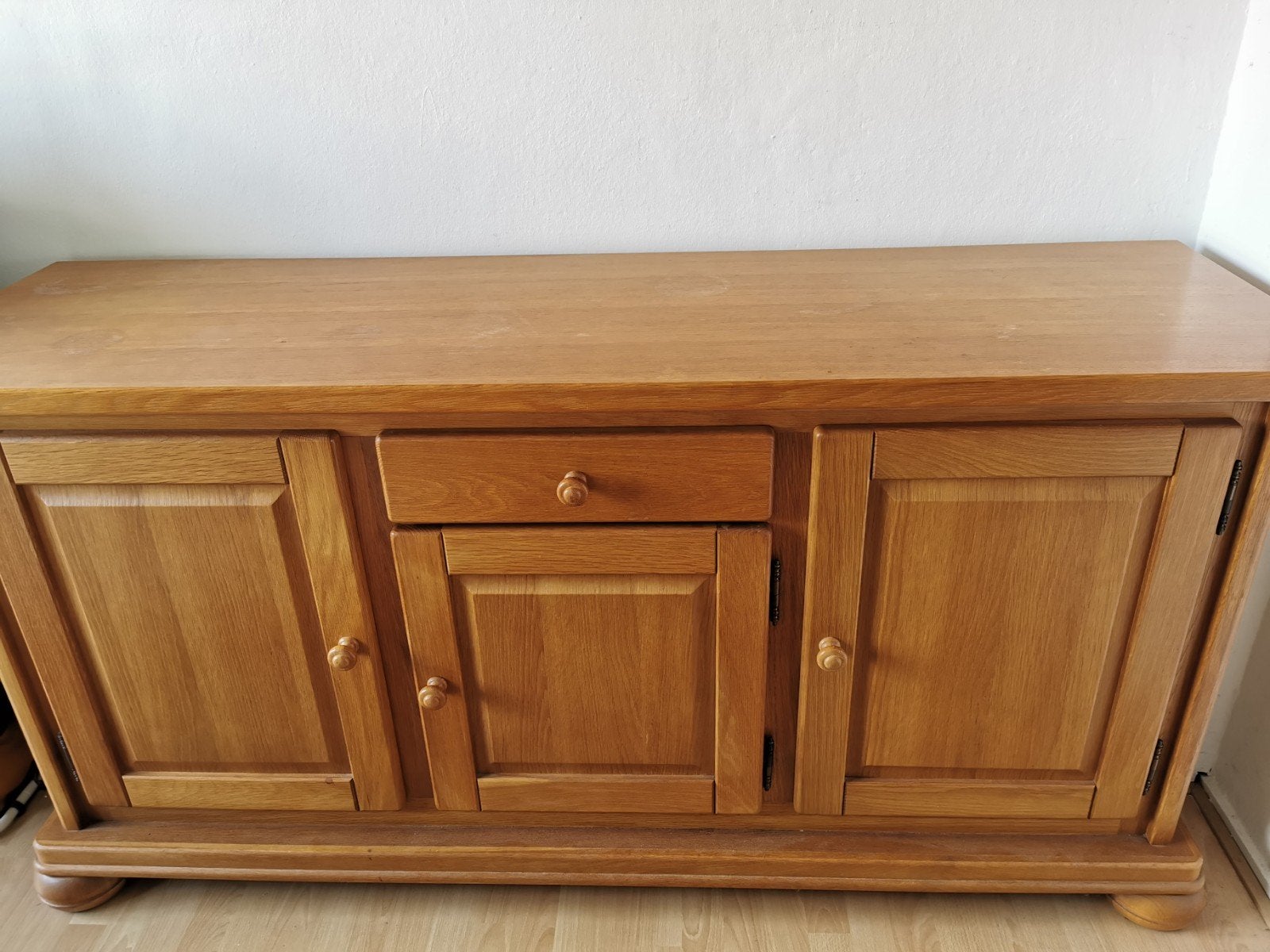 Blank eiken dressoir
Maat 180cm
Diep 55cm
Hoogte 95cm

Wegen, Huis en Inrichting, Kasten | Dressoirs, Ophalen of Verzenden, 50 tot 75 cm
