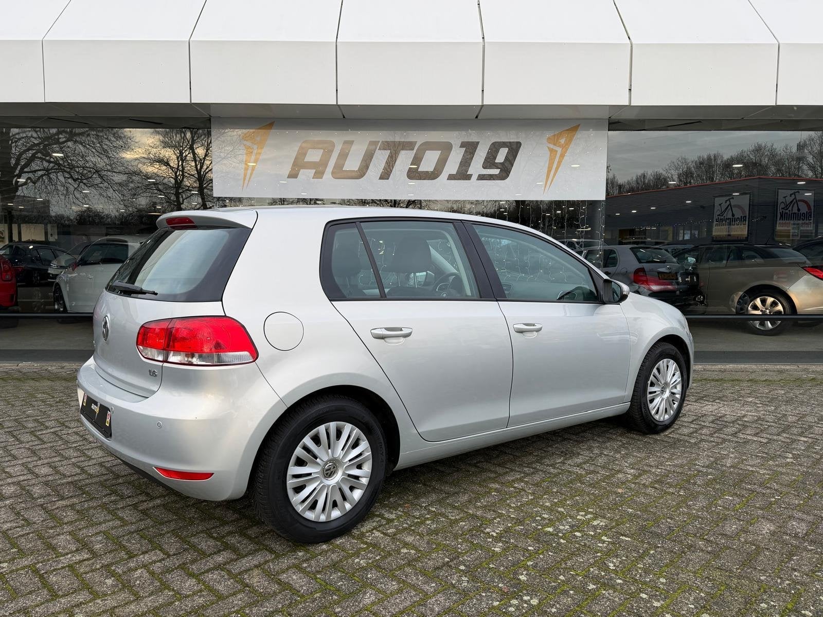 Volkswagen Golf 1.6 Trendline Automaat, Auto's, Dealer onderhouden, Gebruikt, 4 cilinders, 1165 kg