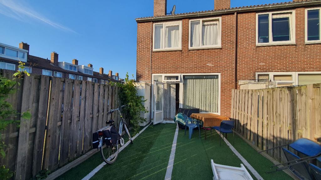 Te huur.Ruime gemeubileerde kamer in gezellig huis-Amsterdam, Huizen en Kamers, Amsterdam