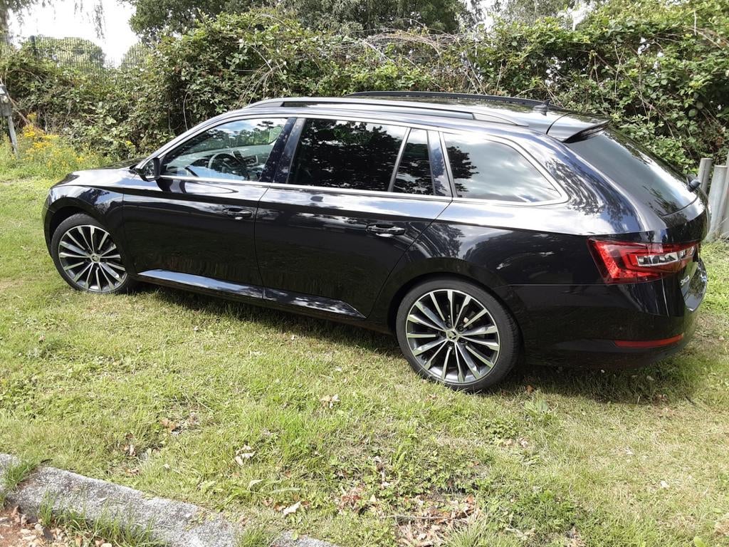 Skoda Superb 1.4 TSI business, Voorwielaandrijving, 125 pk, 4 cilinders, Zwart
