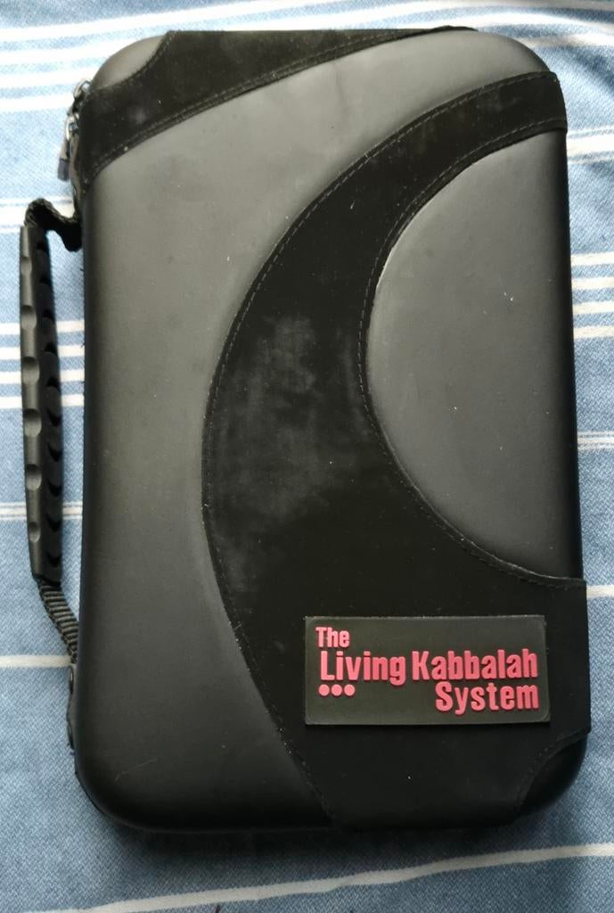 The living kabbalah system - Yehuda Berg incl 23 cd's, Boeken, Ophalen of Verzenden, Nieuw, Tarot of Kaarten leggen, Overige typen
