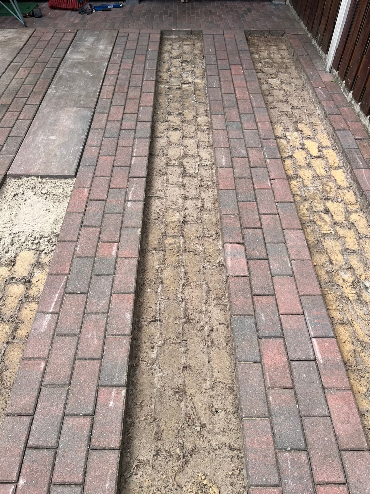 GRATIS een kleine 18m2 rood/zwart betonklinkers, Tuin en Terras, Terrasdelen en Vlonders, Zo goed als nieuw, Composiet, Ophalen