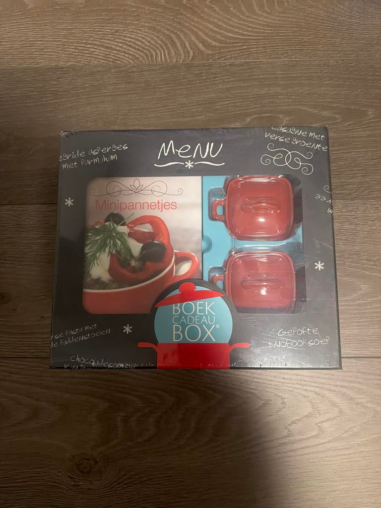 Nieuw ✅ Cadeau Box: Minipannetjes Kookboek met 2 Pannetjes, Boeken, Ophalen of Verzenden, Nieuw, Spanje, Voorgerechten en Soepen