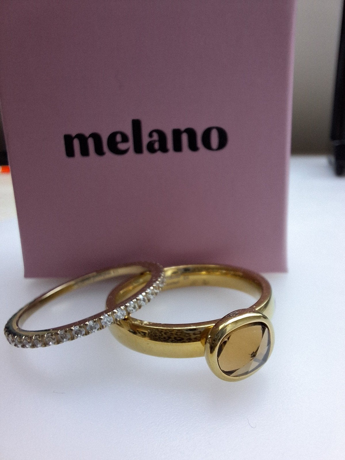 Melano Sieraden Duo Set Maat 64 - Goudkleurig met Steen, Sieraden, Tassen en Uiterlijk, 20 of groter, Ophalen of Verzenden, Zo goed als nieuw