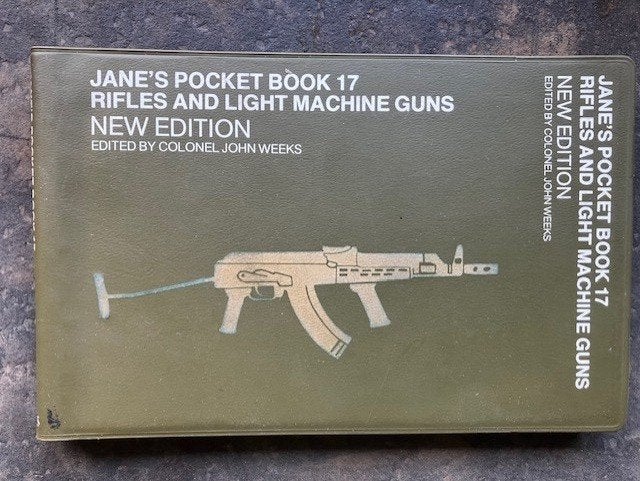 Handboek wapens Jane's pocket book  17 Rifles and machinegun, Verzamelen, Ophalen of Verzenden, Landmacht, Nederland, Boek of Tijdschrift