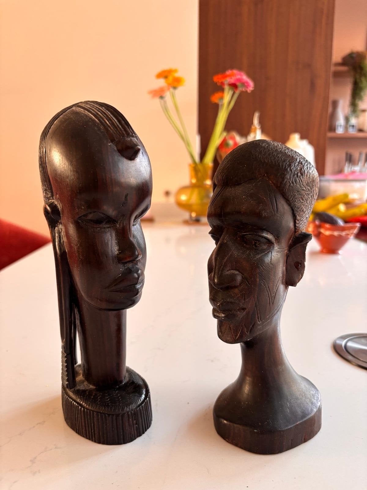 Set van 2 Afrikaanse houten beelden - hoofd bustes, Antiek en Kunst, Kunst | Niet-Westerse kunst, Hout, Bruin, Afrika, Ophalen of Verzenden