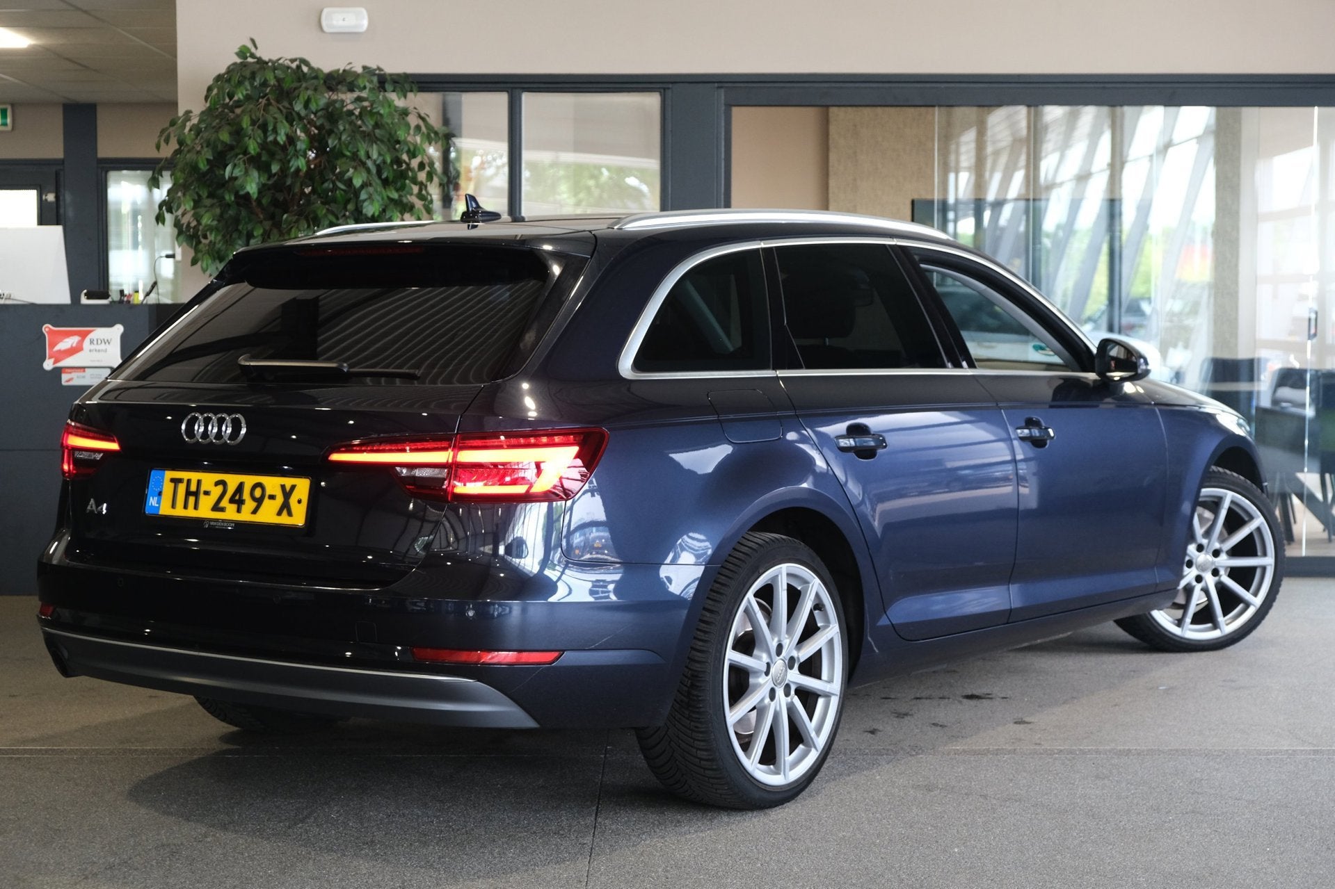 Audi A4 Avant 1.4 TFSI Sport S-Tronic Lease Edition Led Airc, Gebruikt, 4 cilinders, 150 pk, Blauw