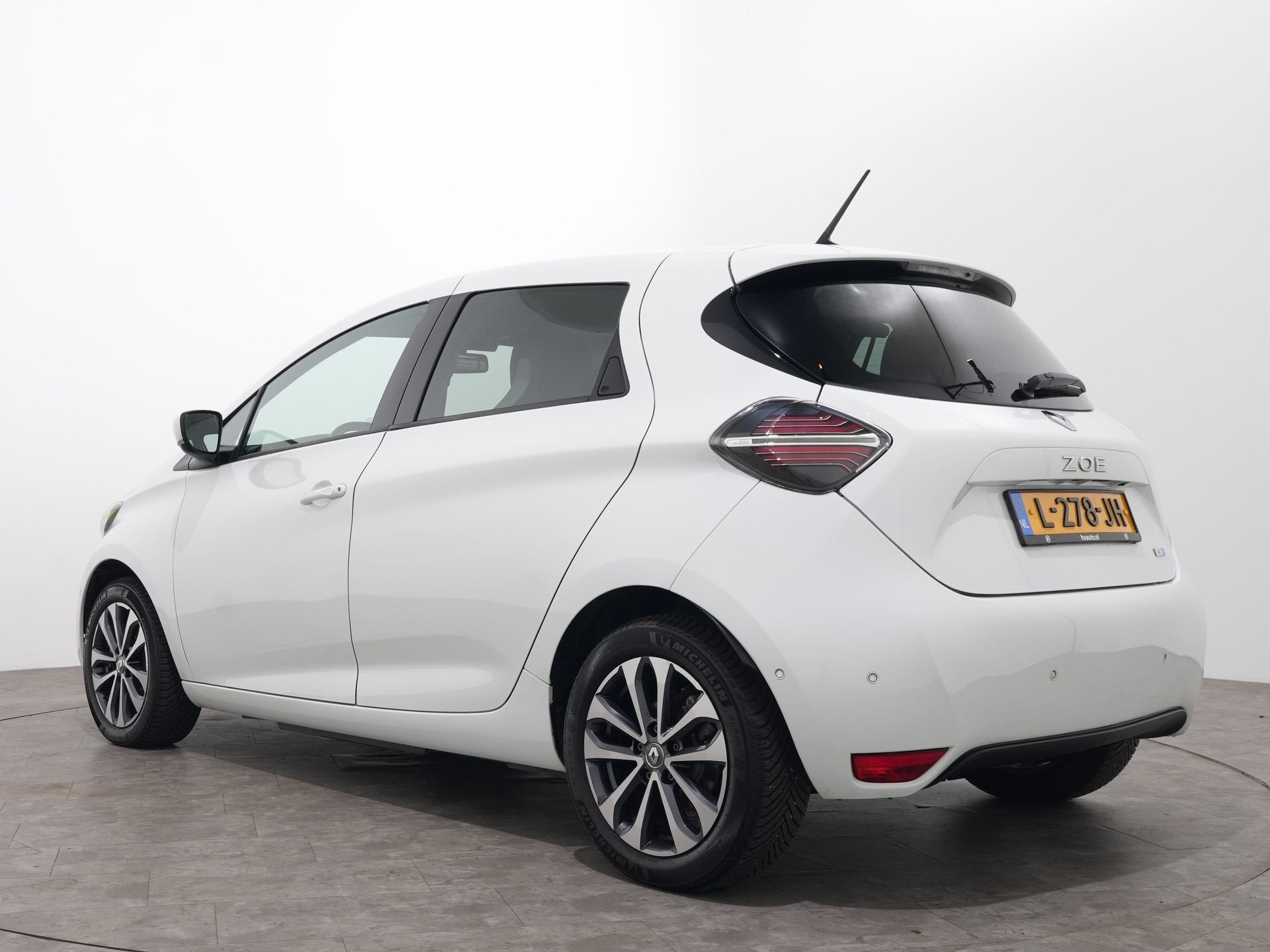 Renault ZOE R135 INTENS 52 KWH KOOPACCU CCS SOH 93,45% | War, 136 pk, Gebruikt, Zwart, Leder en Stof