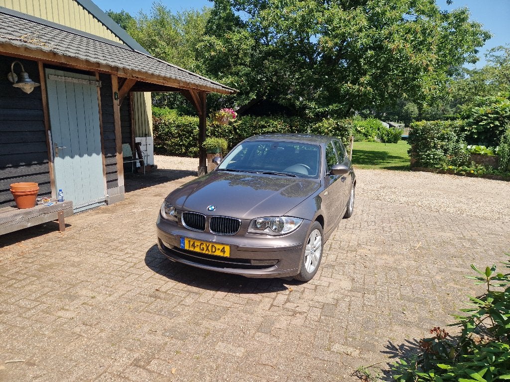 BMW 1-Serie 1.6 116i - 5 deurs - 2008 - Bruin - 122PK, 1-Serie, 1599 cc, 4 cilinders, Bruin