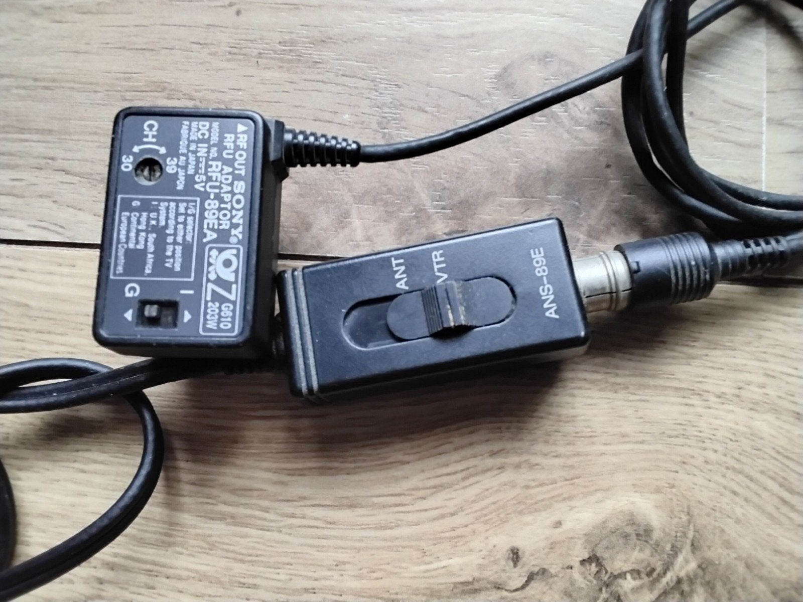 Sony RFU Adapter RFU-89EA met ANS-89E schakelaar, Ophalen of Verzenden, Gebruikt, Minder dan 2 meter, Overige kabels