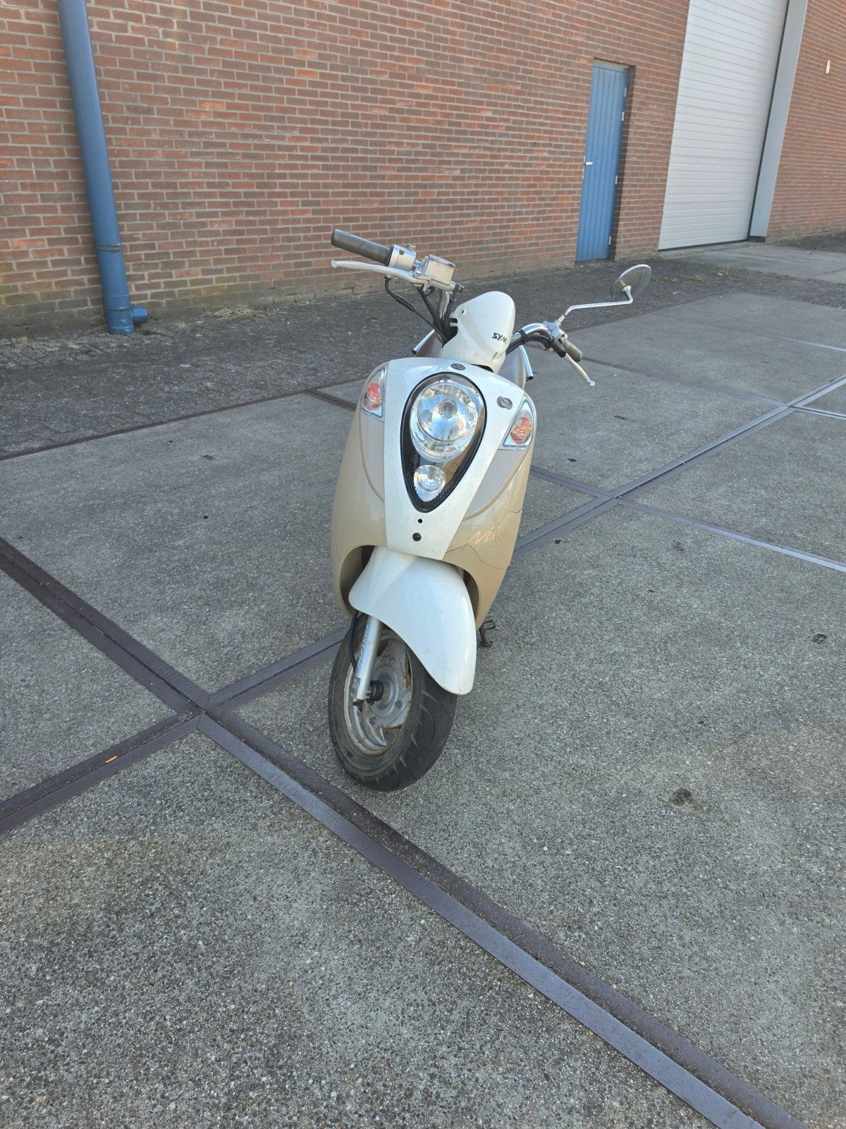 Sym Mio 50cc Geel Kenteken met Kapschade, Fietsen en Brommers, Scooters | SYM, Gebruikt, Maximaal 45 km/u, 49 cc, Benzine