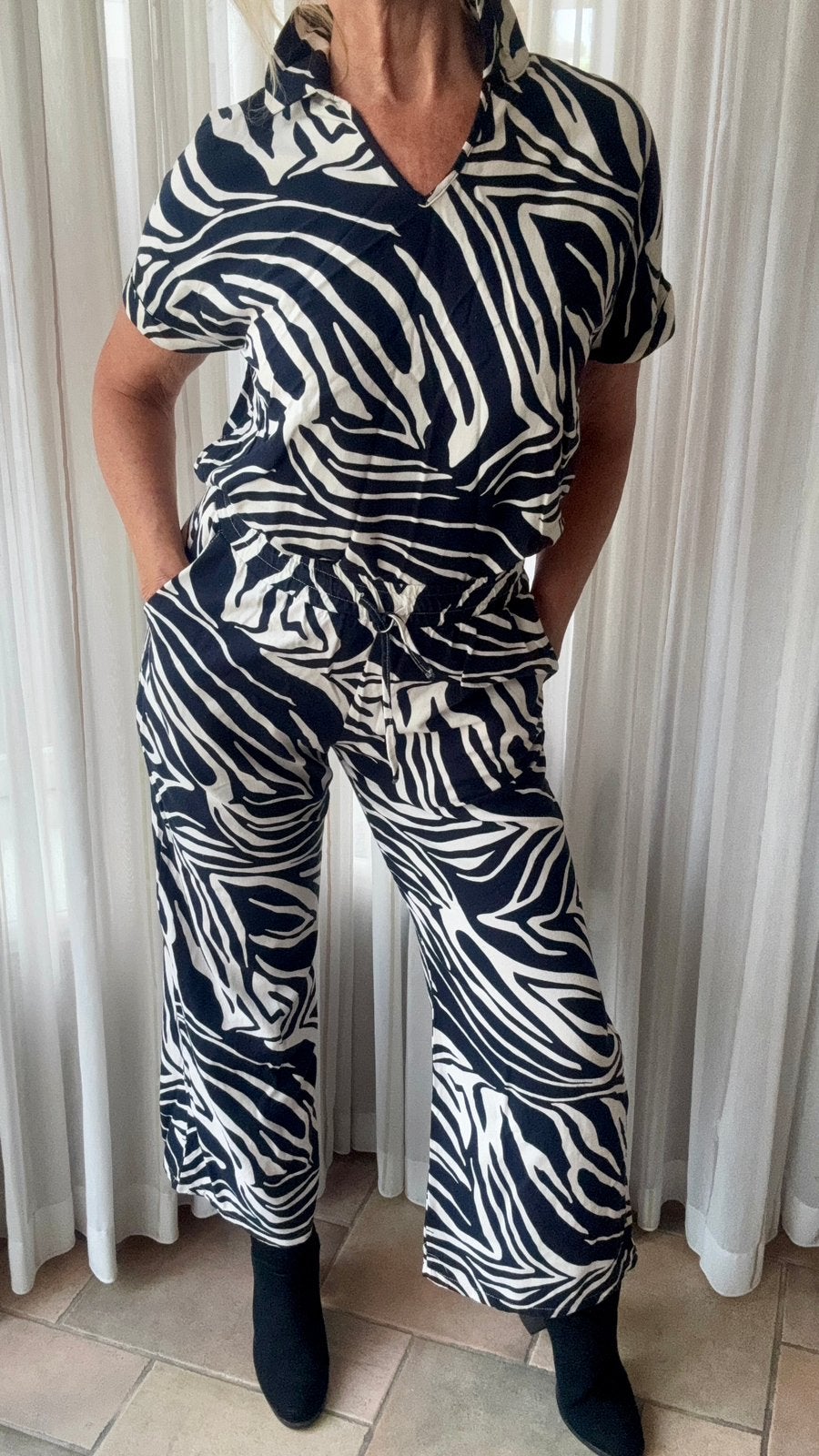 Leuk pak donkerblauw zebraprint m/l, Ophalen of Verzenden, Zo goed als nieuw, Maat 46/48 (XL) of groter, Blauw