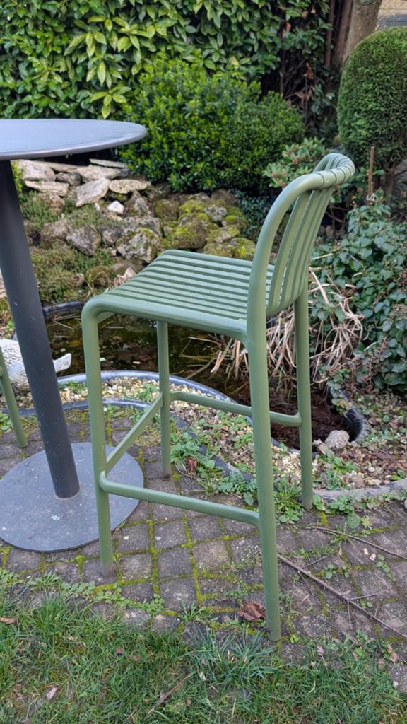 Barset: 2x Porto Barstoelen Groen met Santo Bartafel Zwart, Ophalen, Zo goed als nieuw, Rond, Metaal