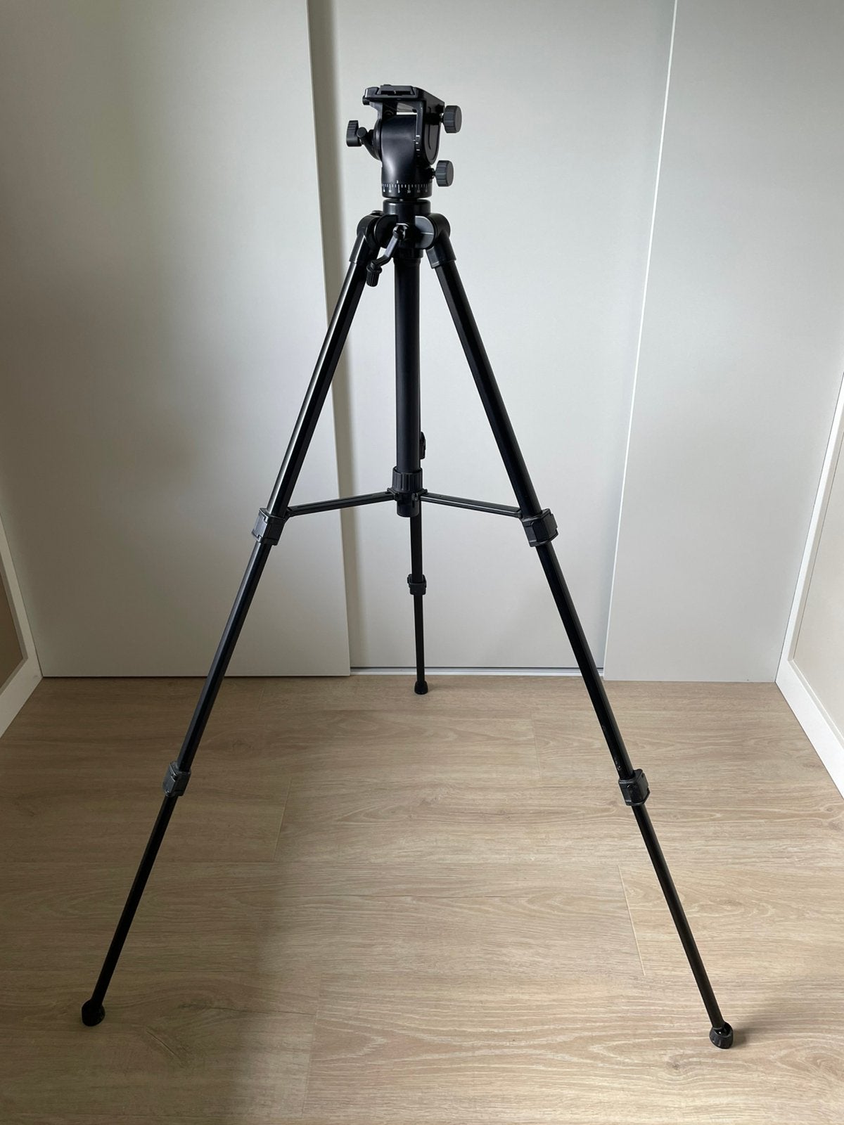 Neewer Statief hoogste stand 1.66m, Ophalen, Zo goed als nieuw, Driepoot