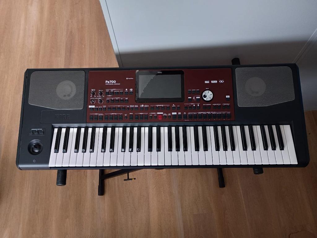 Korg Arranger-Keyboard PA-700, Muziek en Instrumenten, Keyboards, Ophalen, Zo goed als nieuw, 61 toetsen, Korg