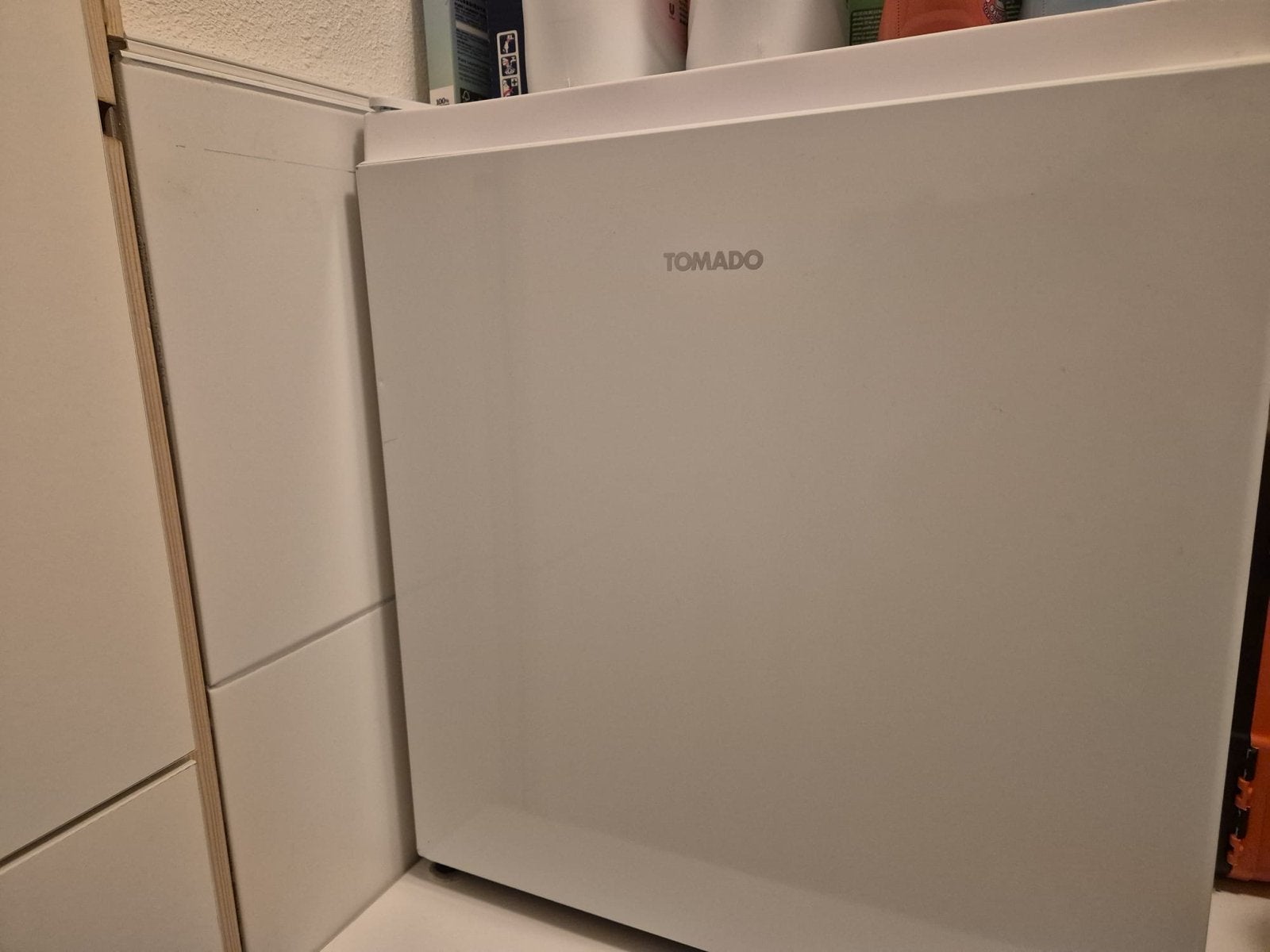 Tomado Mini Vriezer TFM4401W/03, Witgoed en Apparatuur, Vriezers en Diepvrieskisten, Minder dan 85 cm, Minder dan 60 cm, Zo goed als nieuw