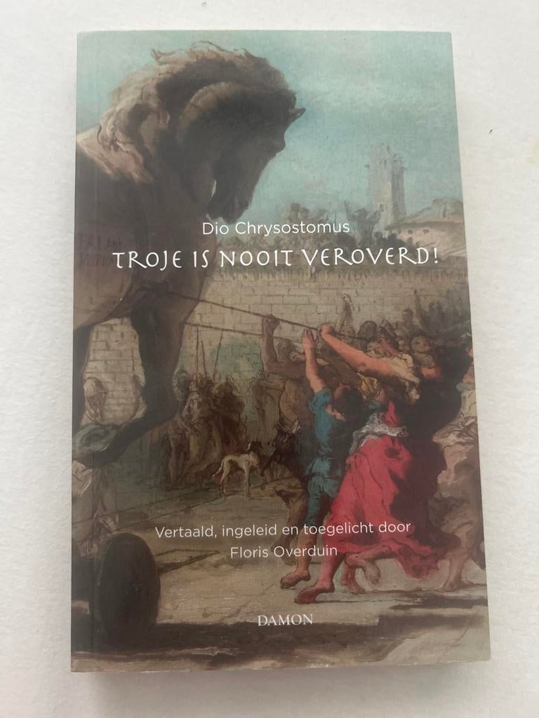 Troje is nooit veroverd! - Dio Chrysostomus, Boeken, Ophalen of Verzenden, 20e eeuw of later, Zo goed als nieuw