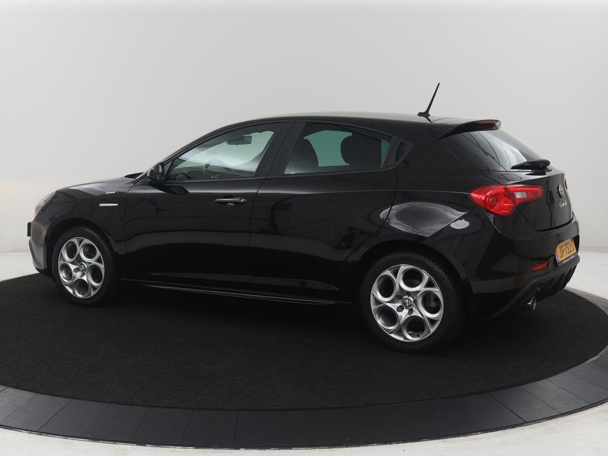 Alfa Romeo Giulietta 1.4 T Sprint | Automaat | Airco | Navig, Auto's, Alfa Romeo, Euro 6, 4 cilinders, Alcantara, Zwart
