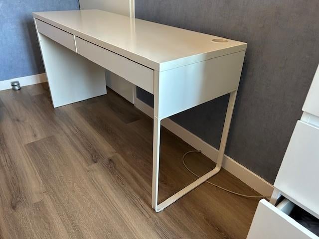 Wit en praktisch Bureau (IKEA Micke) 142x50cm, Huis en Inrichting, Gebruikt, Spaanplaat of MDF, 142 cm, IKEA