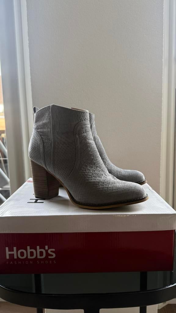 Hobbs Fashion Shoes enkellaarsjes grijs, Kleding | Dames, Schoenen, Lage of Enkellaarzen, Ophalen of Verzenden, Zo goed als nieuw