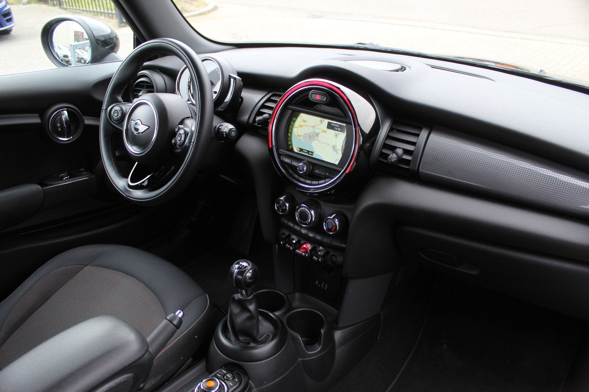 MINI Mini 1.5 Cooper Business Navigatie/Airco/Cruise control, Voorwielaandrijving, 12 maanden, Gebruikt, 4 stoelen