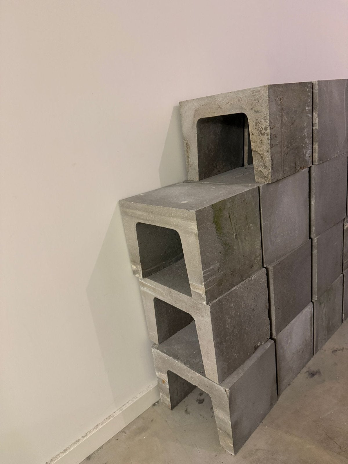 16 u-element beton blokken, Ophalen, Zo goed als nieuw